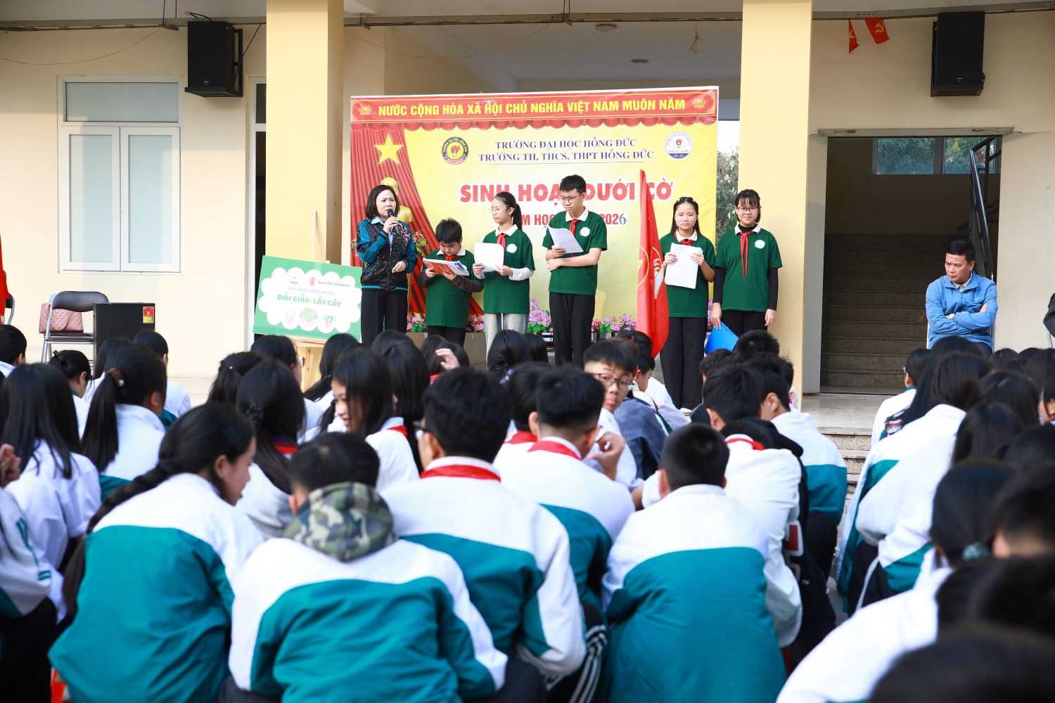 Trường TH, THCS&THPT Hồng Đức tổ chức sinh hoạt dưới cờ với chủ đề “Lan tỏa hành động xanh – Nuôi dưỡng trách nhiệm trẻ”